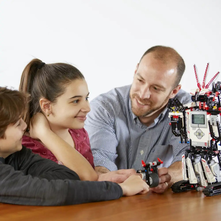 کیت ربات سازی حرفه ای از برند LEGO